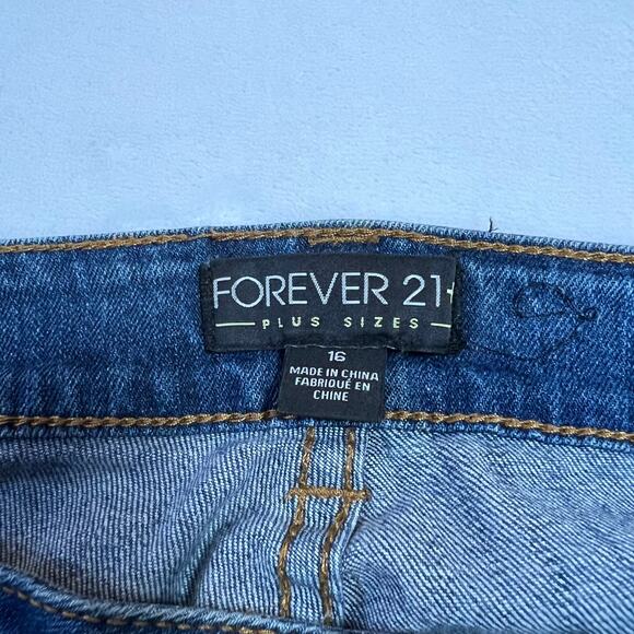 Forever 21 Mid Rise Distressed Cropped Straight Leg Jeans Size 16 Cuffed Hem - Picture 4 of 10